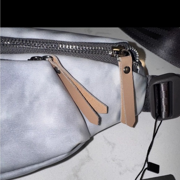 Petunia Pickle Bottom All-Around Belt Bag Smoke Swirl 5.1”H x 14.6””W x 3.5”D - Picture 2 of 9